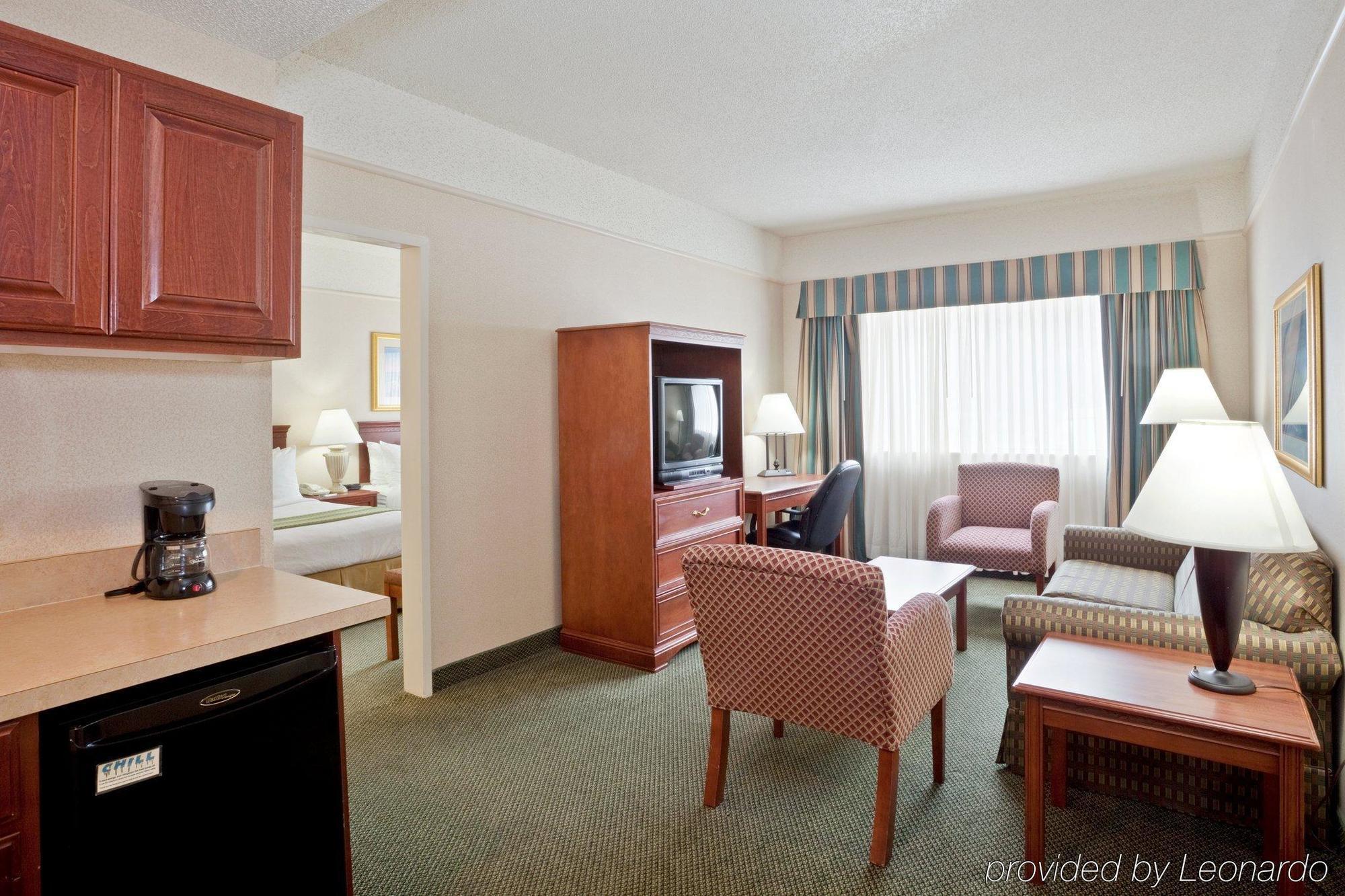 Holiday Inn Hotel & Suites Overland Park-West By Ihg Zimmer foto